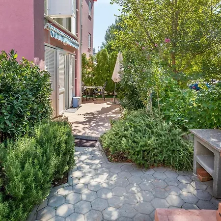 Lovorka Apartament *