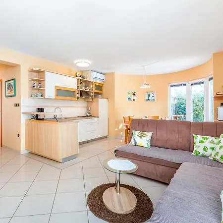 Apartment Lovorka *