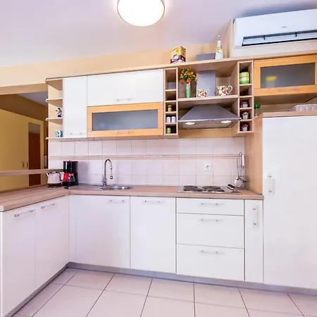 Apartment Lovorka *