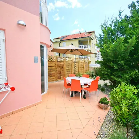 Lovorka Appartement *