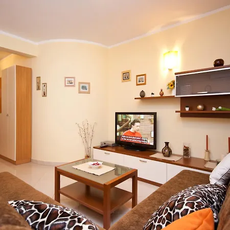 Apartment Lovorka *