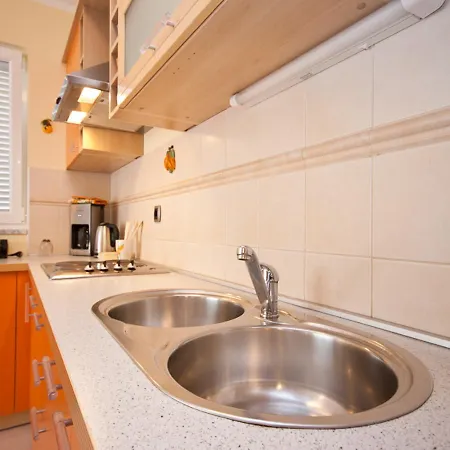 Apartment Lovorka *
