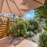 Lovorka Apartman *