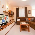 Lovorka Apartman