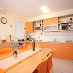 Lovorka Apartman *