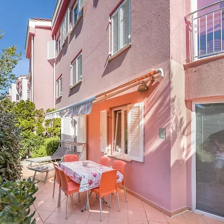 Lovorka Apartman